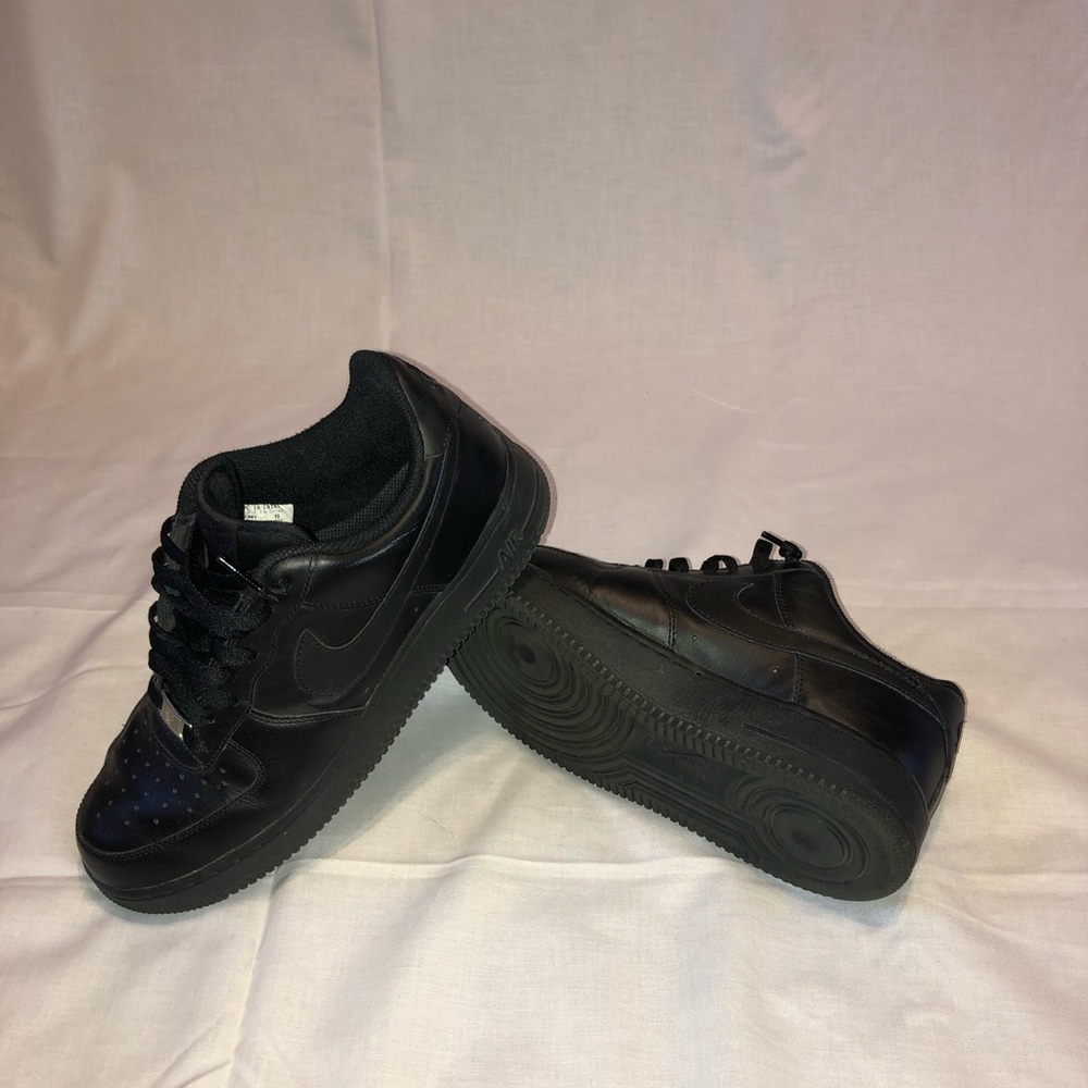 Black Nike AF-1’s